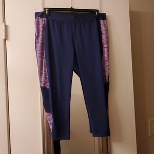 Livi Capri Leggings
